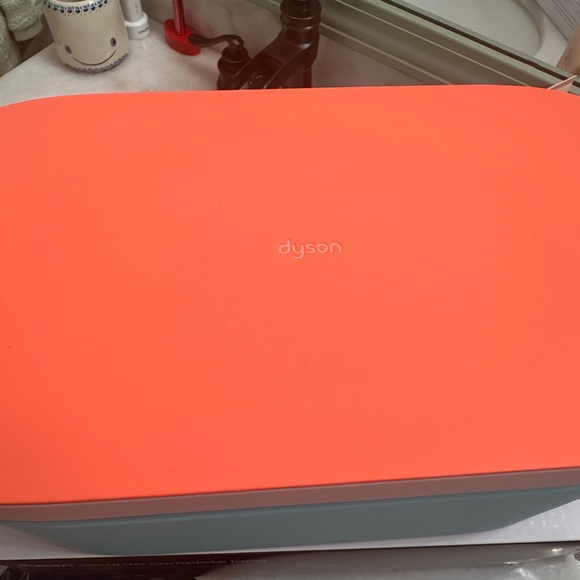 SOLD!!! Dyson airwrap - limited edition- color pop - like new - Picture 12 of 12